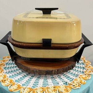 Vintage Cream Casserole Dish with Lid